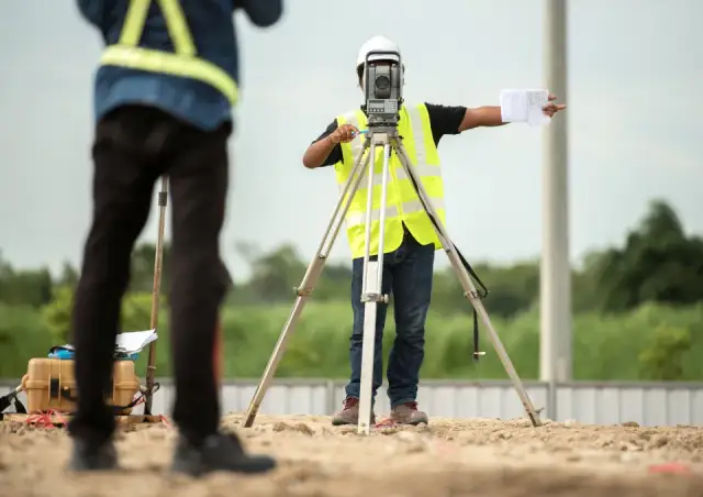 Jak zostać geodetą? Kompletny przewodnik po ścieżce kariery