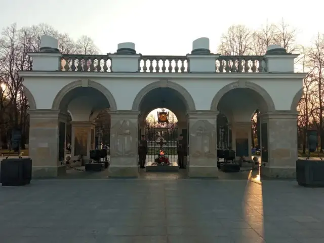 Grób Nieznanego Żołnierza: co symbolizuje dla narodu?