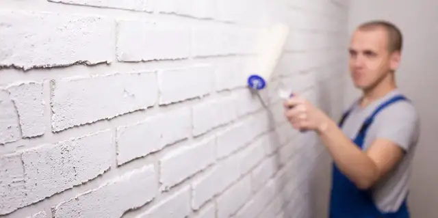Jak pomalować cegłę na ścianie - unikaj najczęstszych błędów