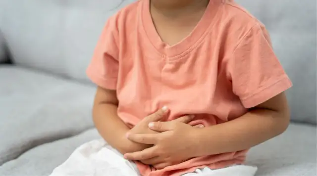 Zaparcia u niemowlaka: Ulga dla brzuszka i kiedy do pediatry