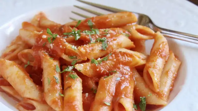 Penne all'arrabbiata: Ostry przepis, który zaskoczy Twoje kubki smakowe