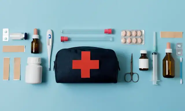 Czy w apteczce może być woda utleniona? Sprawdź, co musisz wiedzieć