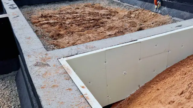 Czym izolować fundamenty? Najlepsze materiały i metody na rynku