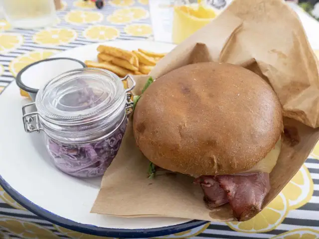 Gdzie zjeść w Zamościu? Odkryj najlepsze miejsca na posiłek