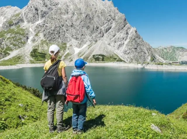 Góry z dziećmi: Sprawdzone kierunki i porady na rodzinną wyprawę