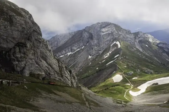 Jak powstały góry? Poznaj zaskakujące procesy ich tworzenia
