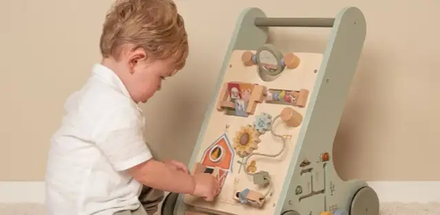 Tablica sensoryczna dla niemowląt - jak wspiera rozwój i zabawę