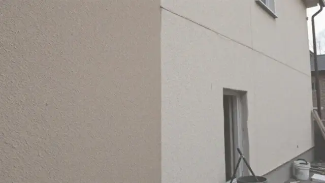 Tynk dekoracyjny: Koszt położenia i czynniki wpływające na cenę