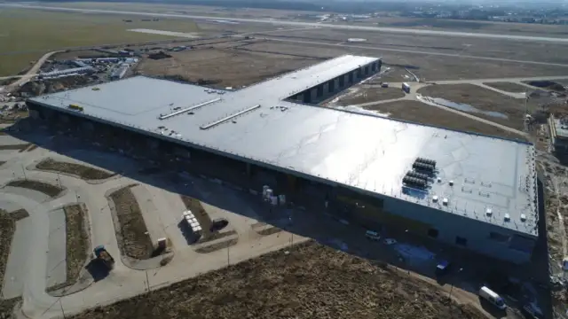 Kiedy wybudowano lotnisko w Radomiu? Przełomowe daty i wydarzenia