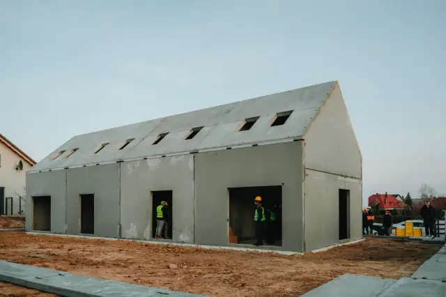 Dom z gotowych elementów betonowych - Ile kosztuje budowa w 2026?