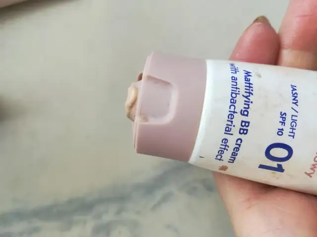 Krem BB Under Twenty: 01 Jasny Beż czy 02 Naturalny? Który wybrać?