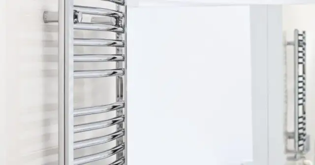 Jak dobrać moc grzejnika do łazienki, by uniknąć zimna i wilgoci?