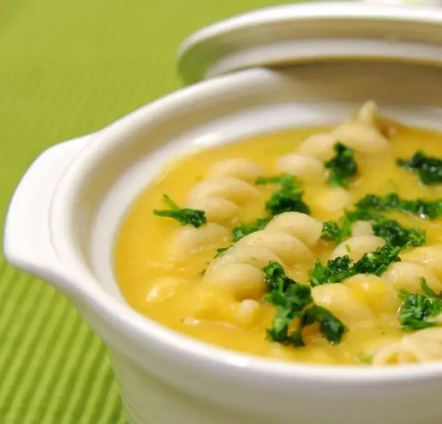 Czy zupa grochowa jest zdrowa? Odkryj jej zaskakujące korzyści zdrowotne