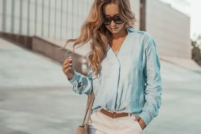 Stylizacje z lnianą koszulą: 10 modnych propozycji na każdą okazję
