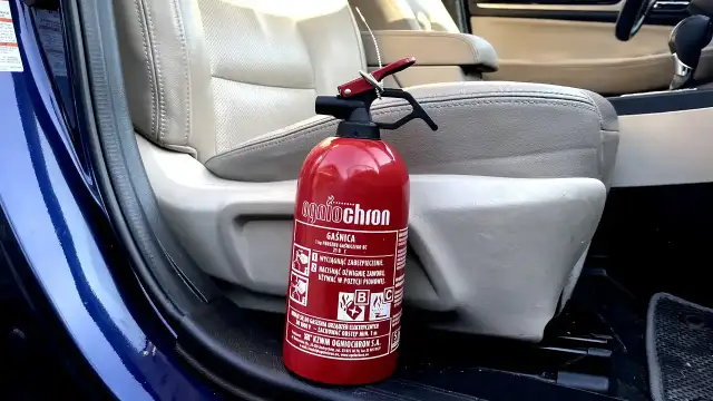 Czy gaśnica jest obowiązkowa w aucie? Sprawdź, co musisz wiedzieć