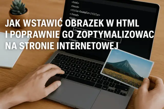 Dłoń trzyma zdjęcie góry i pola słoneczników przed laptopem z kodem HTML.