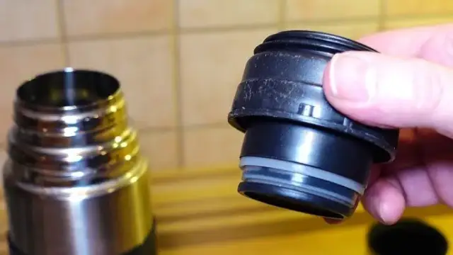 Jak wyczyścić termos? Domowe sposoby i skuteczne triki