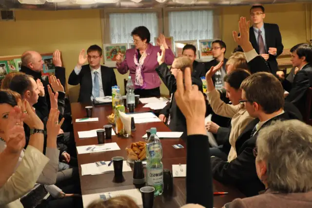 Ile zarabia przewodniczący rady osiedla? Zaskakujące fakty o wynagrodzeniu