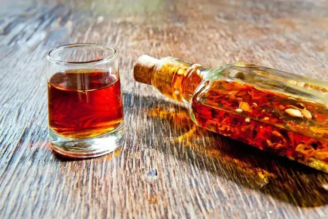 Na co nalewka z bursztynu? Odkryj jej niezwykłe właściwości zdrowotne