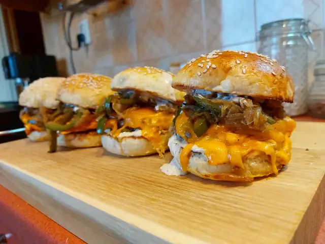 Karmelizowana cebula: Ile czasu na idealny dodatek do burgera?