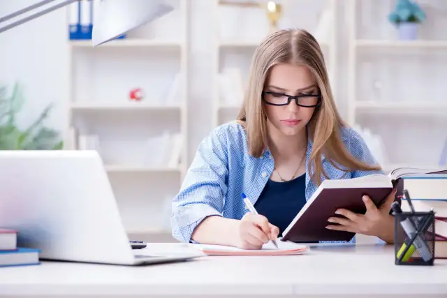 Kiedy wprowadzono nauczanie zdalne i jak wpłynęło na edukację?