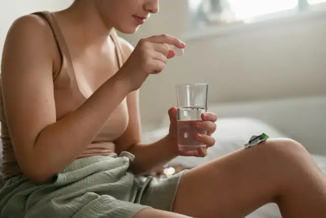 Skuteczne sposoby na kaca po winie – jak złagodzić objawy?