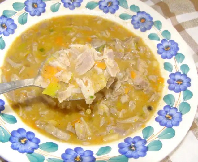 Flaczki z żołądków drobiowych: przepis na delikatne i szybkie