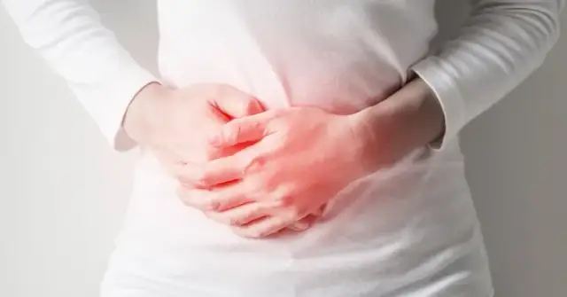 Co oznacza ból brzucha? Przyczyny, objawy i kiedy do lekarza