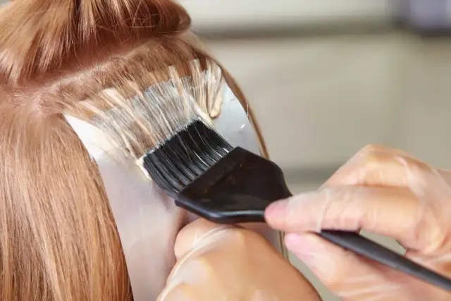 Farbowanie włosów w ciąży: Bezpieczne metody i opinie lekarzy