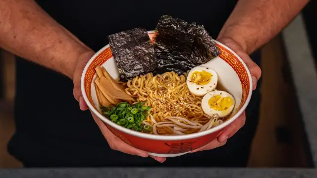 Ramen z zupki chińskiej: Zmień instant w danie z restauracji!