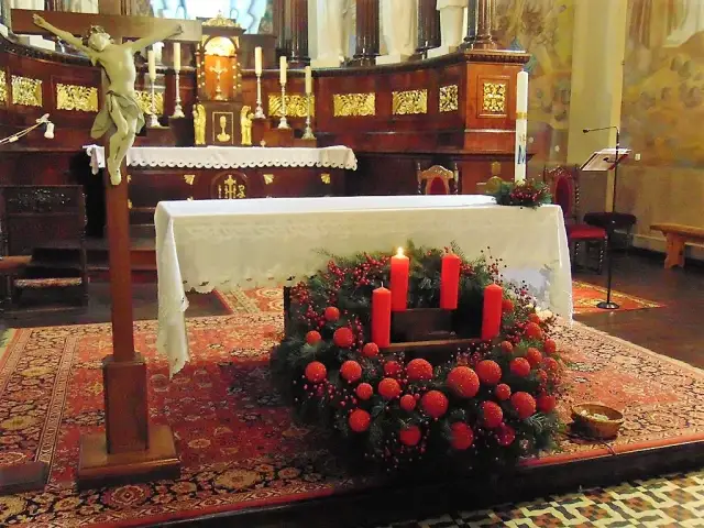 Jak udekorować kościół na Adwent, by stworzyć duchową atmosferę