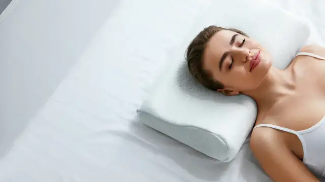 Jak spać z poduszką ciążową? Przewodnik po komfortowym śnie