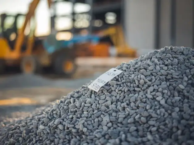 Ile kosztuje tona żwiru do betonu? Sprawdź aktualne ceny i rodzaje