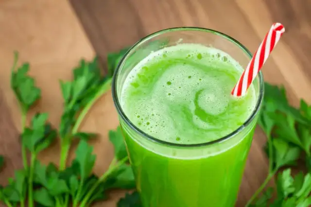 Koktajl z selera naciowego: Przepisy na detoks, odchudzanie i urodę