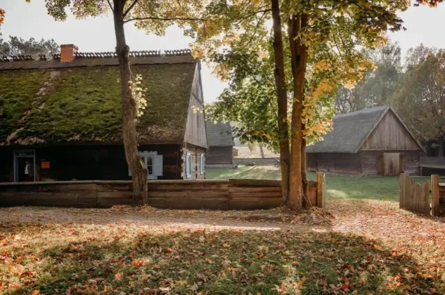 Skanseny Mazowsze: Odkryj fascynującą historię i atrakcje regionu