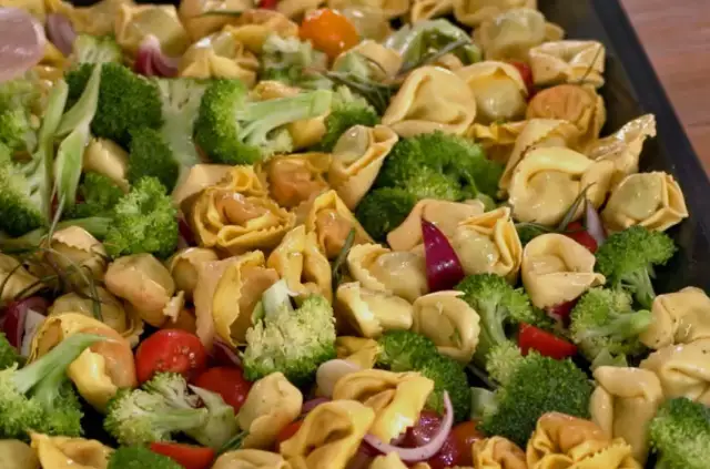 Pomysły na szybkie i zdrowe obiady z piekarnika, które zaskoczą smakami