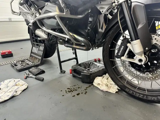 Co ile wymiana oleju w motocyklu 125? Kluczowe informacje dla każdego właściciela