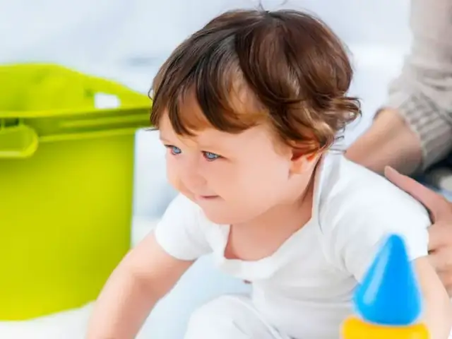 Skok rozwojowy 11 miesiąc objawy – jak rozpoznać niepokojące zmiany