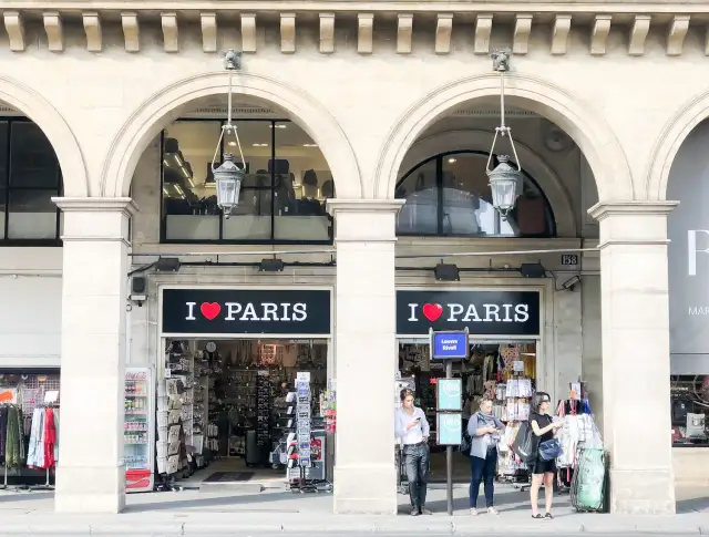 Co warto przywieźć z Paryża? Odkryj wyjątkowe pamiątki i smaki