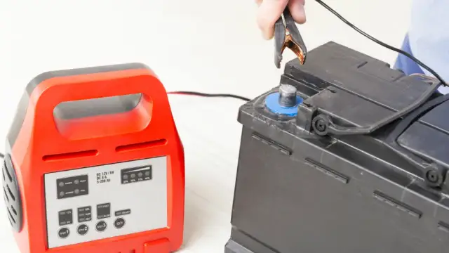 Mrakumulator jaki prostownik wybrać, aby uniknąć kosztownych błędów