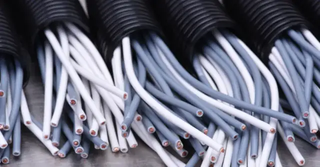 Jaki kabel elektryczny do ziemi do domu? Wybierz bezpieczne rozwiązanie