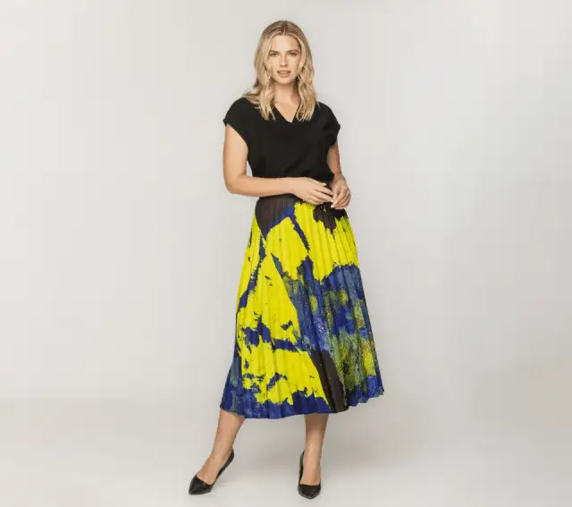 Stylizacje z plisowaną spódnicą, które zachwycą na każdą okazję