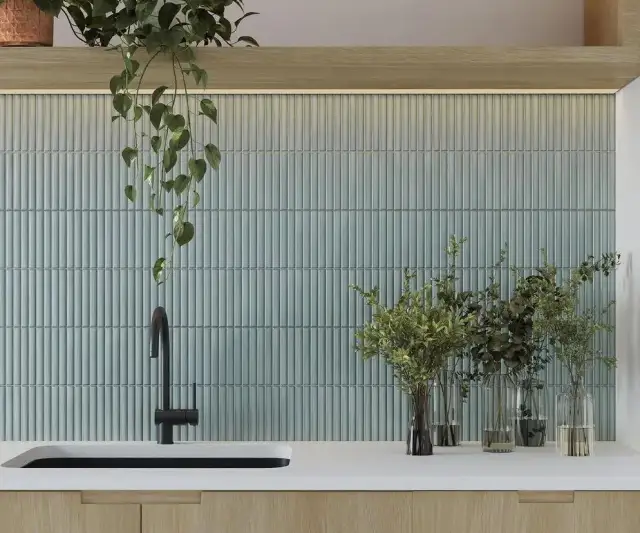 Co zamiast tapety w kuchni? Poznaj 7 trwałych i modnych opcji
