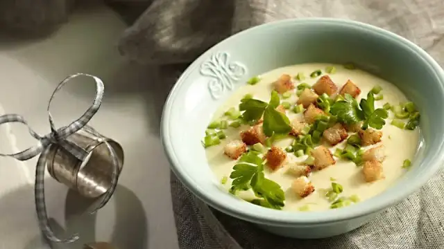 Czym zastąpić serek topiony w zupie? Sprawdź najlepsze alternatywy