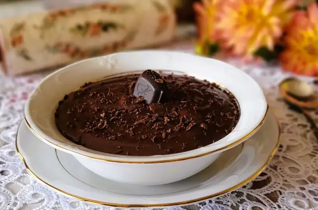 Domowy budyń czekoladowy: przepis bez grudek i przypalenia