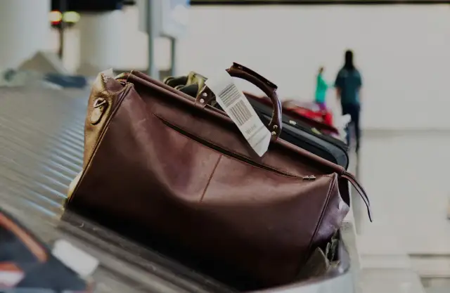 Rainbow jaki bagaż do samolotu - uniknij problemów z limitem bagażu