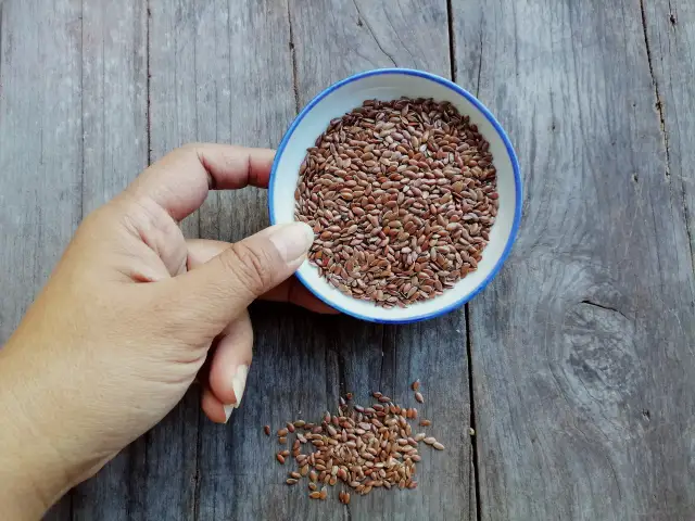 Siemię lniane na menopauzę: Odzyskaj komfort! Przepisy, dawkowanie