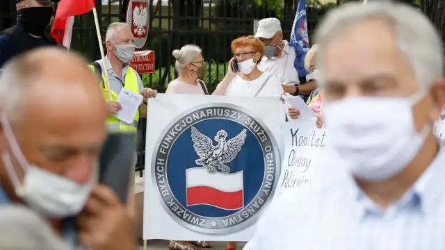 Jak odzyskać pełną emeryturę po dezubekizacji i uniknąć problemów?