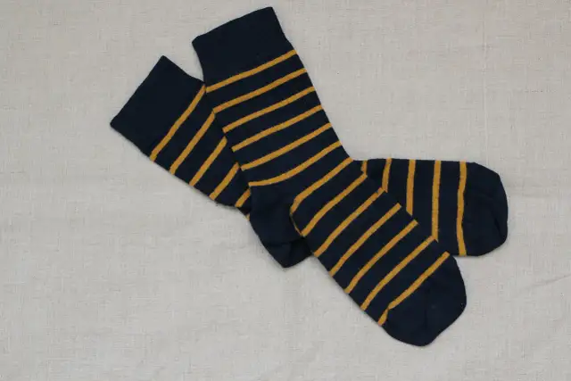 Gdzie kupić skarpetki? Sprawdź najlepsze sklepy online i stacjonarne.