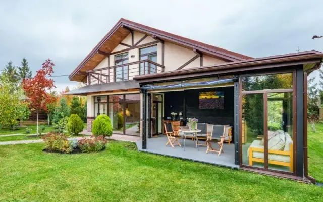 Jak urządzić mały ogród z tarasem: pomysły i porady na idealną aranżację